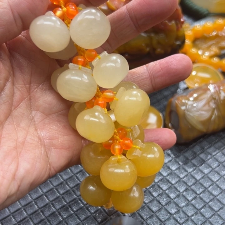 石英质玉（黄龙玉）颈饰未镶嵌