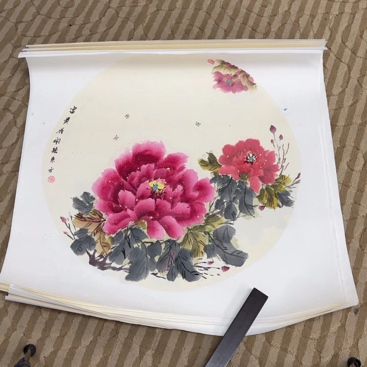 国画花鸟等图案为一体而得