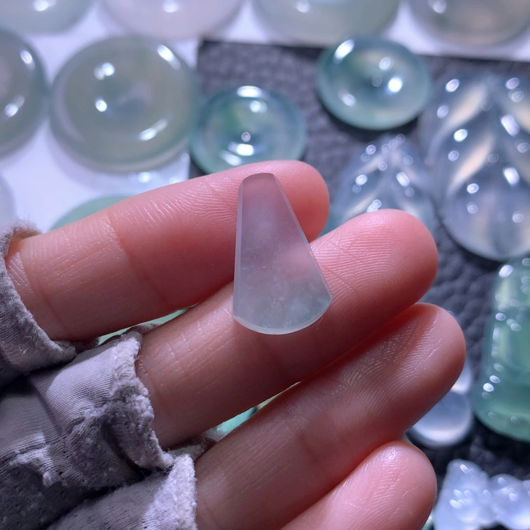 翡翠未镶嵌颈饰无事牌