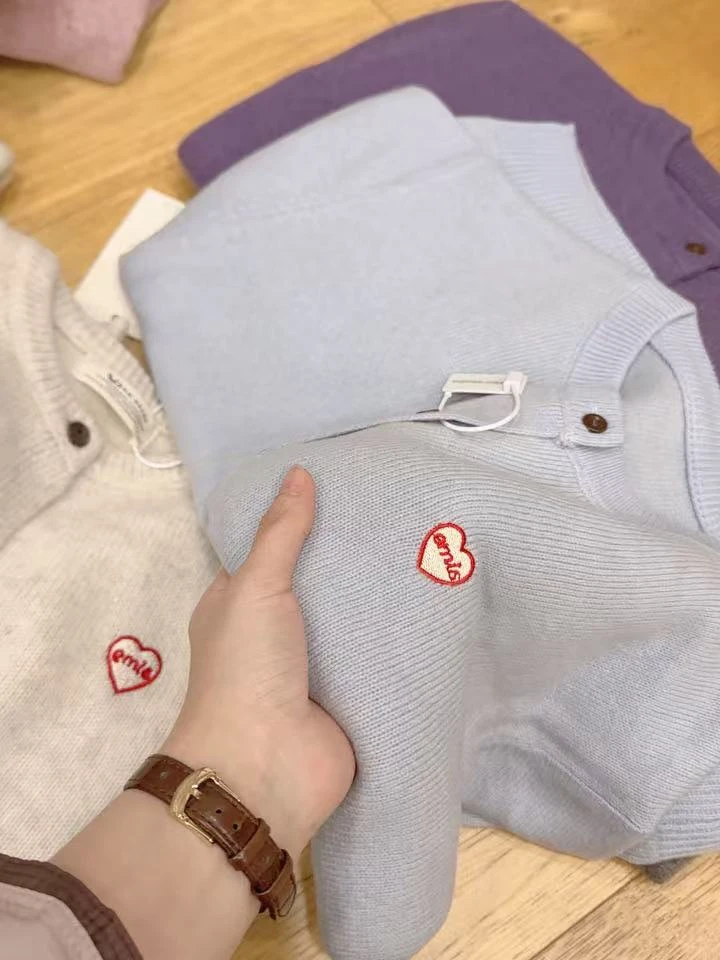 七言家巨好看  #浅蓝爱心刺绣软糯毛衣开衫3356