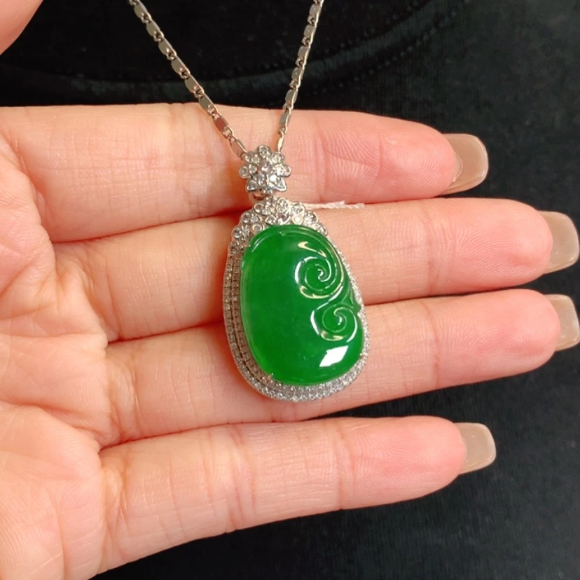 【闪购商品】颈饰18K金镶嵌翡翠如意