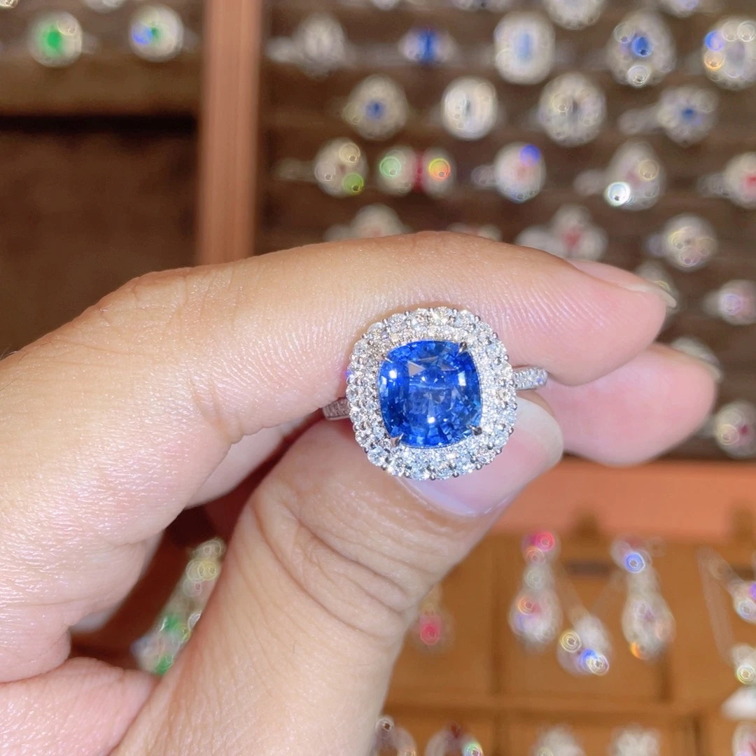 戒指蓝宝石18K金镶嵌3.75ct 无烧矢车菊