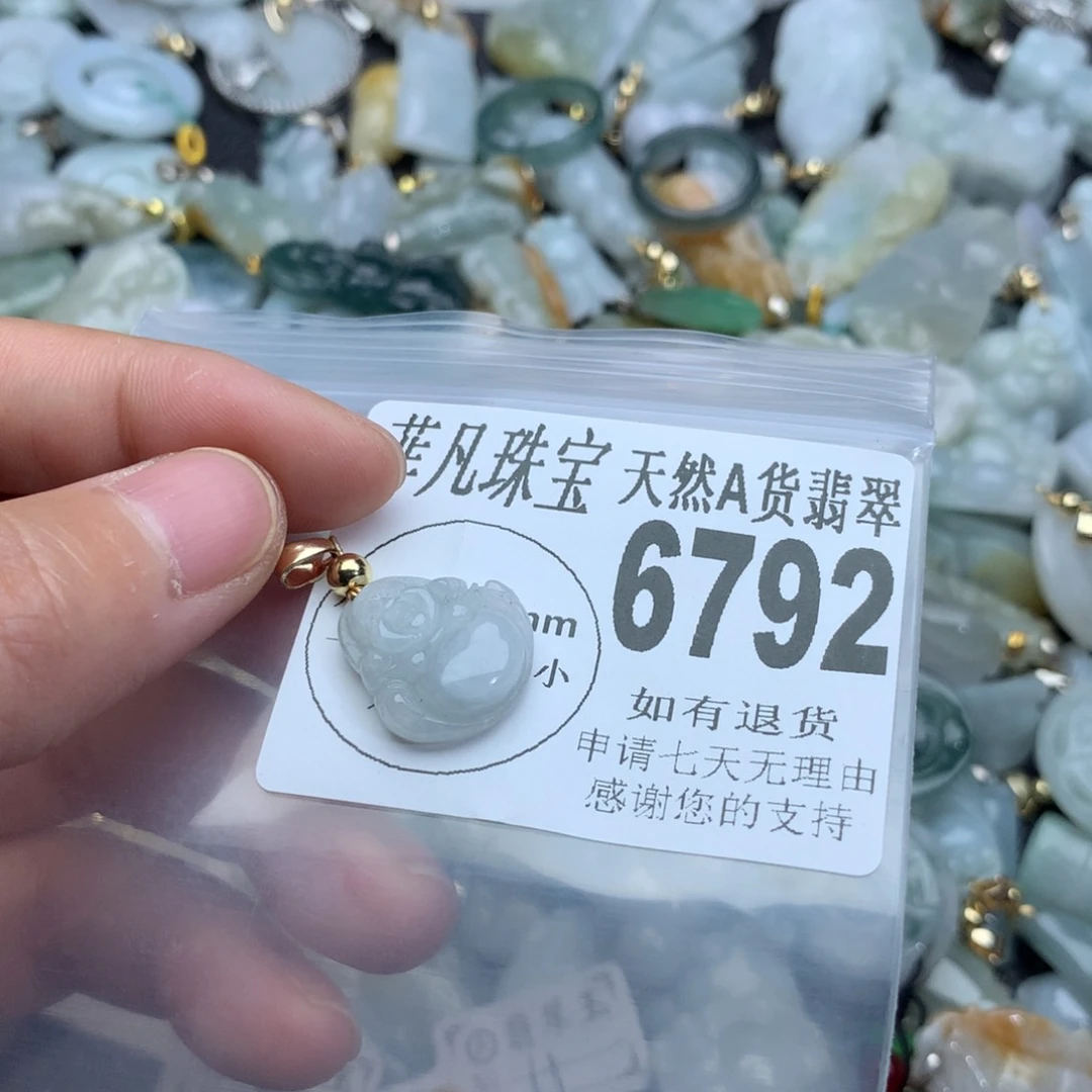翡翠颈饰未镶嵌6792。