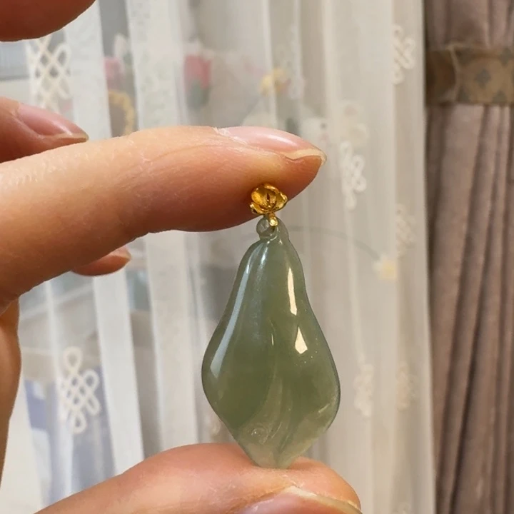 翡翠18K金镶嵌颈饰有钱花