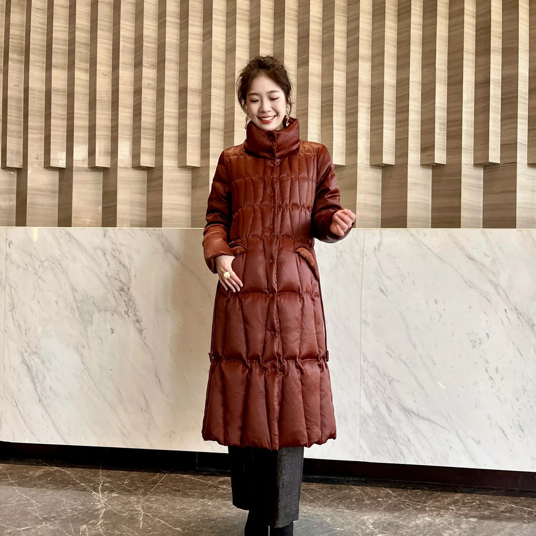 FSSIA独秀｜香云纱90白鹅绒里布100桑蚕丝保暖长款收腰鹅绒服4105