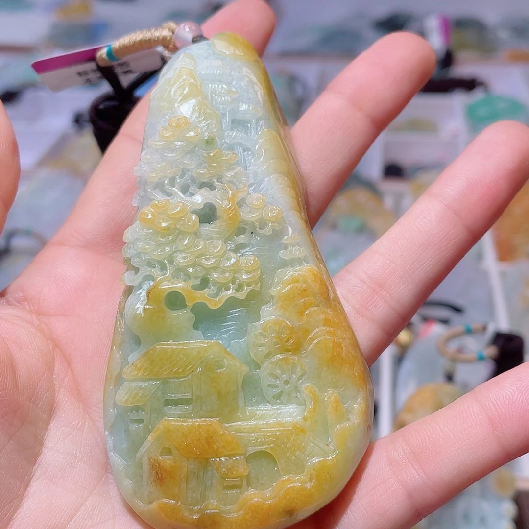 翡翠未镶嵌颈饰一个