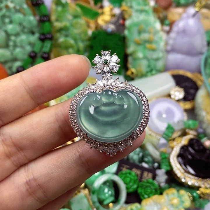 翡翠未镶嵌吊坠(赠链)
