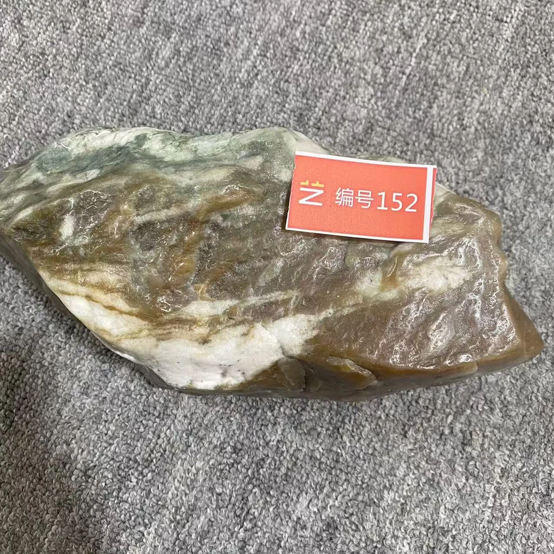 新疆玉料原石发一件编号152
