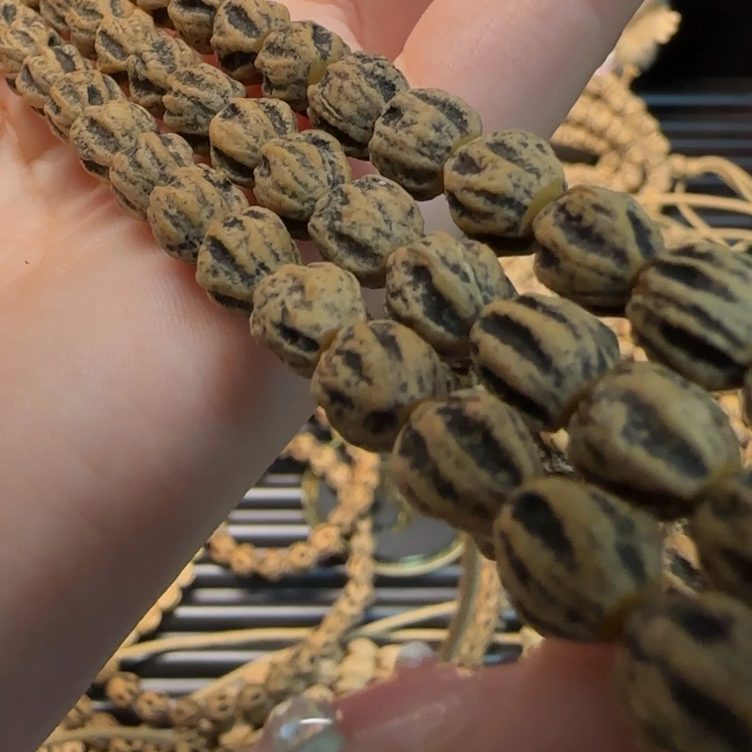 K***N柏香籽/百香籽吊坠