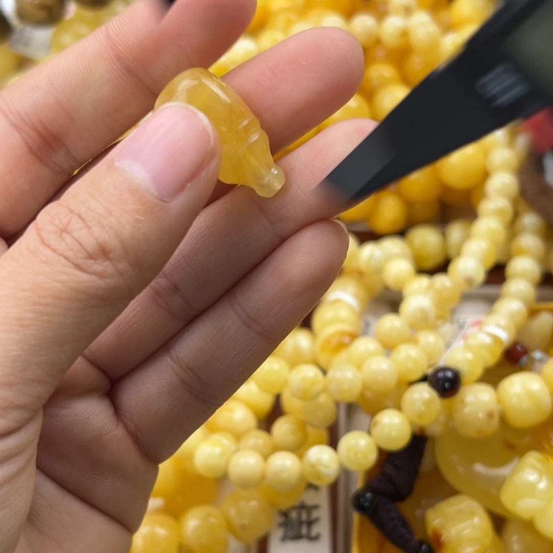 琥珀珠宝奇石未镶嵌