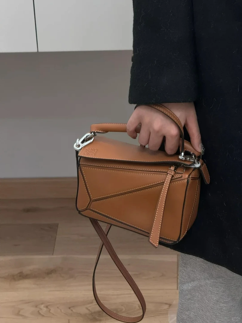 95新 LOEWE/罗意威 puzzle 几何 mini 焦糖色单肩包/98新/优选