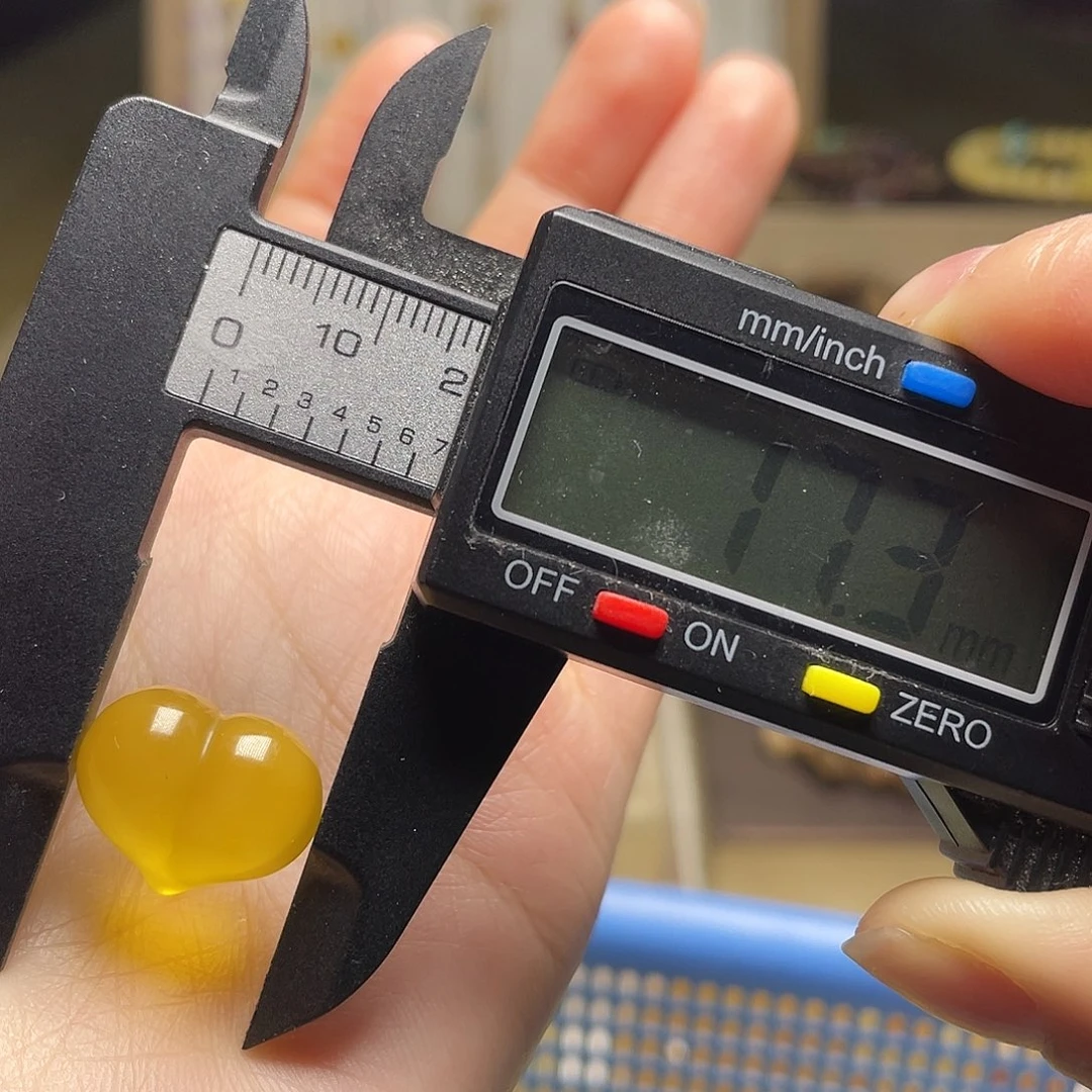 蜜蜡未镶嵌裸石爱心