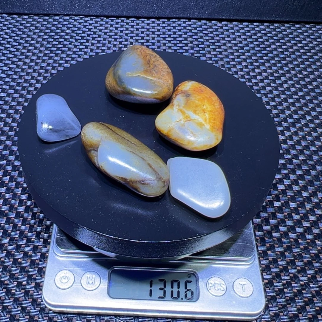 吊坠(不含链)未镶嵌和田玉（子料）130