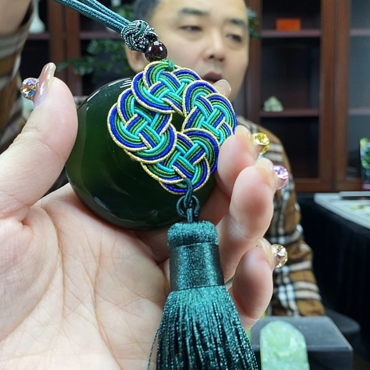 蛇纹石玉吊坠未镶嵌