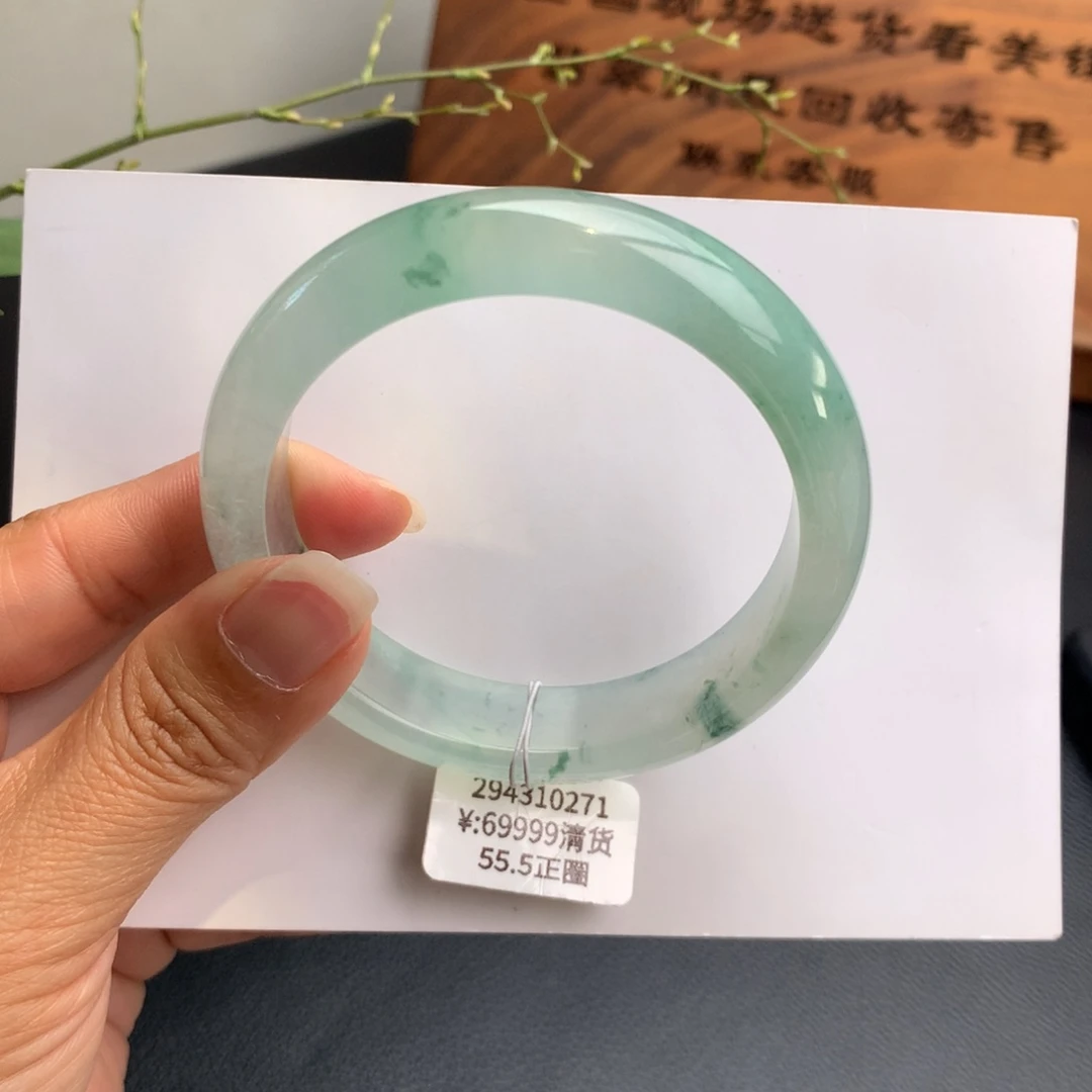 翡翠手镯未镶嵌高冰飘绿正圈翡翠手镯55.5圈
