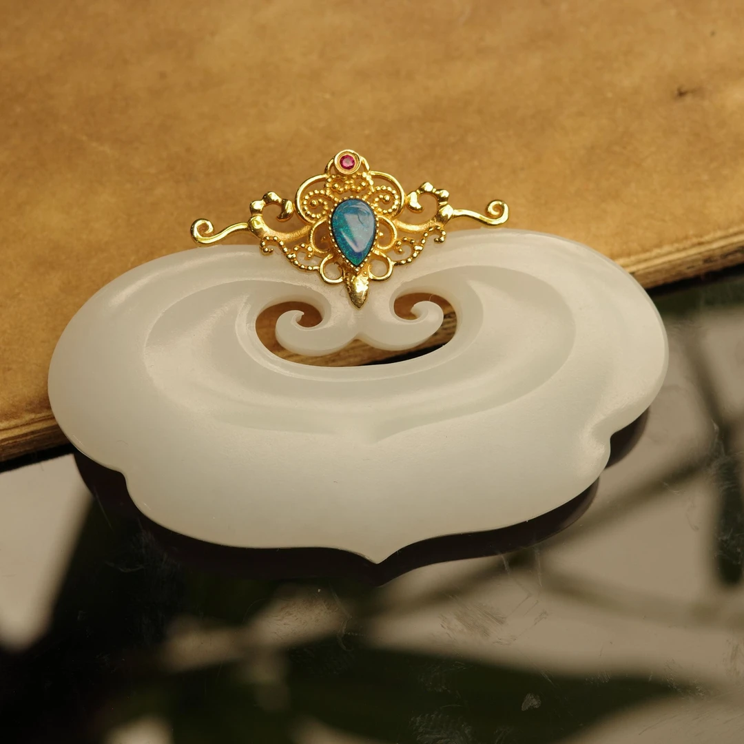 玉锁衔|天然和田玉18k金镶如意锁挂坠 YQ20565