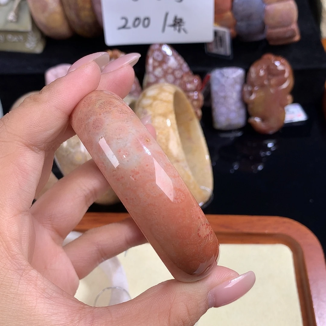 吊坠(赠链)未镶嵌硅化珊瑚（珊瑚玉）18号粉草莓57.4