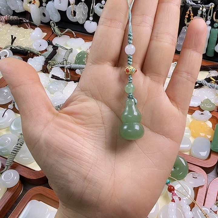 ****～石英质玉未镶嵌颈饰