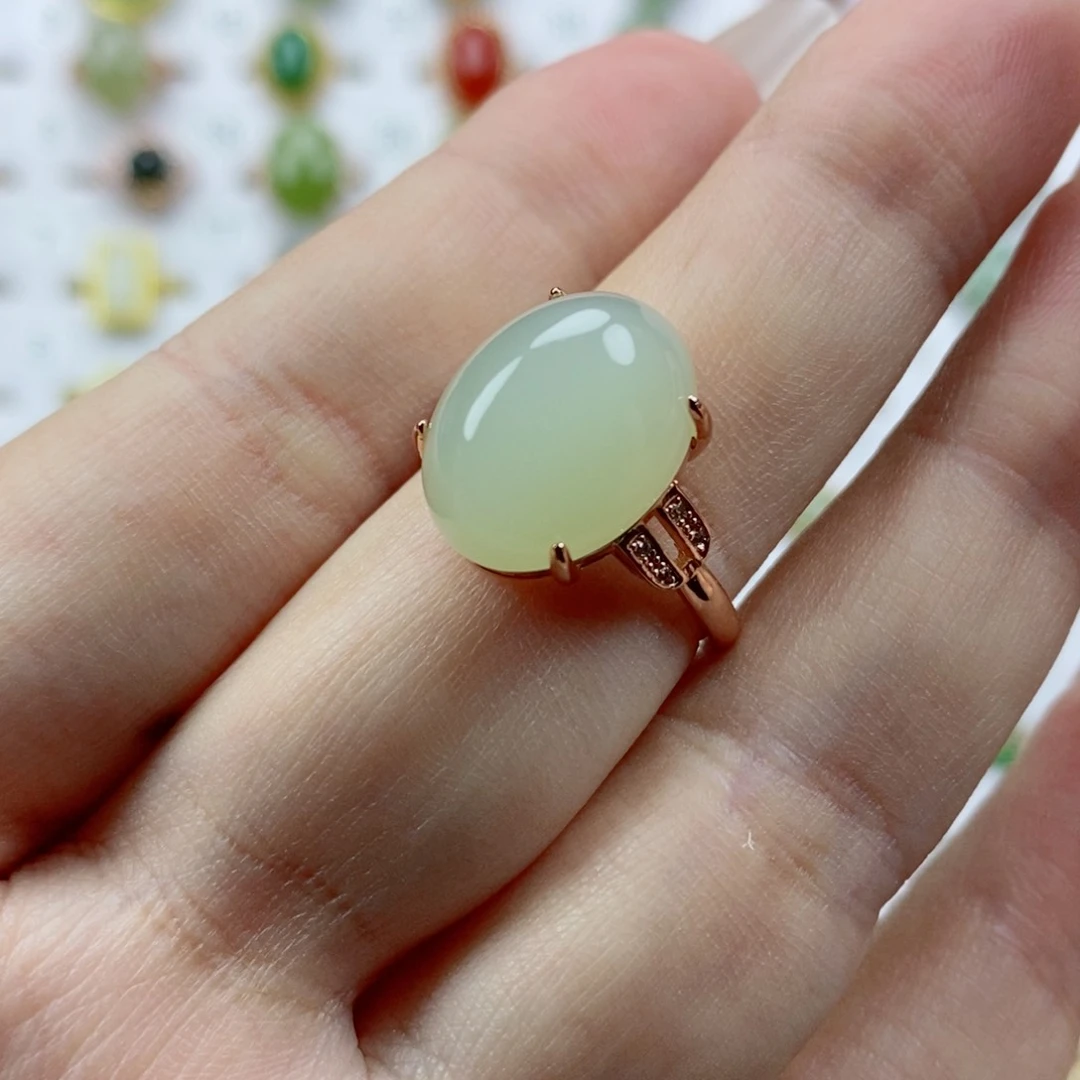 未镶嵌戒指和田玉