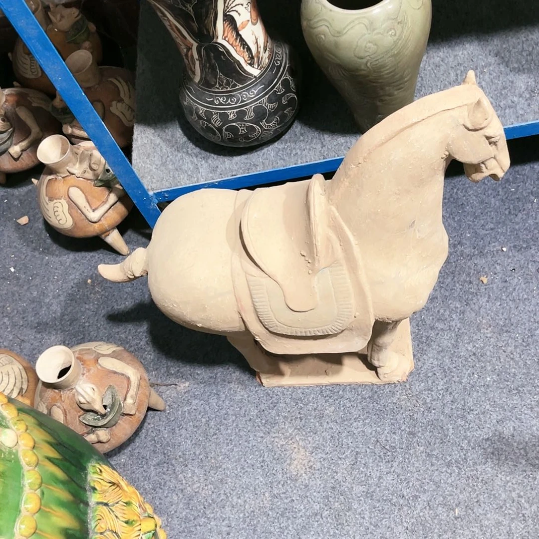 瓦当摆件摆件的茶桌上摆舞**刃