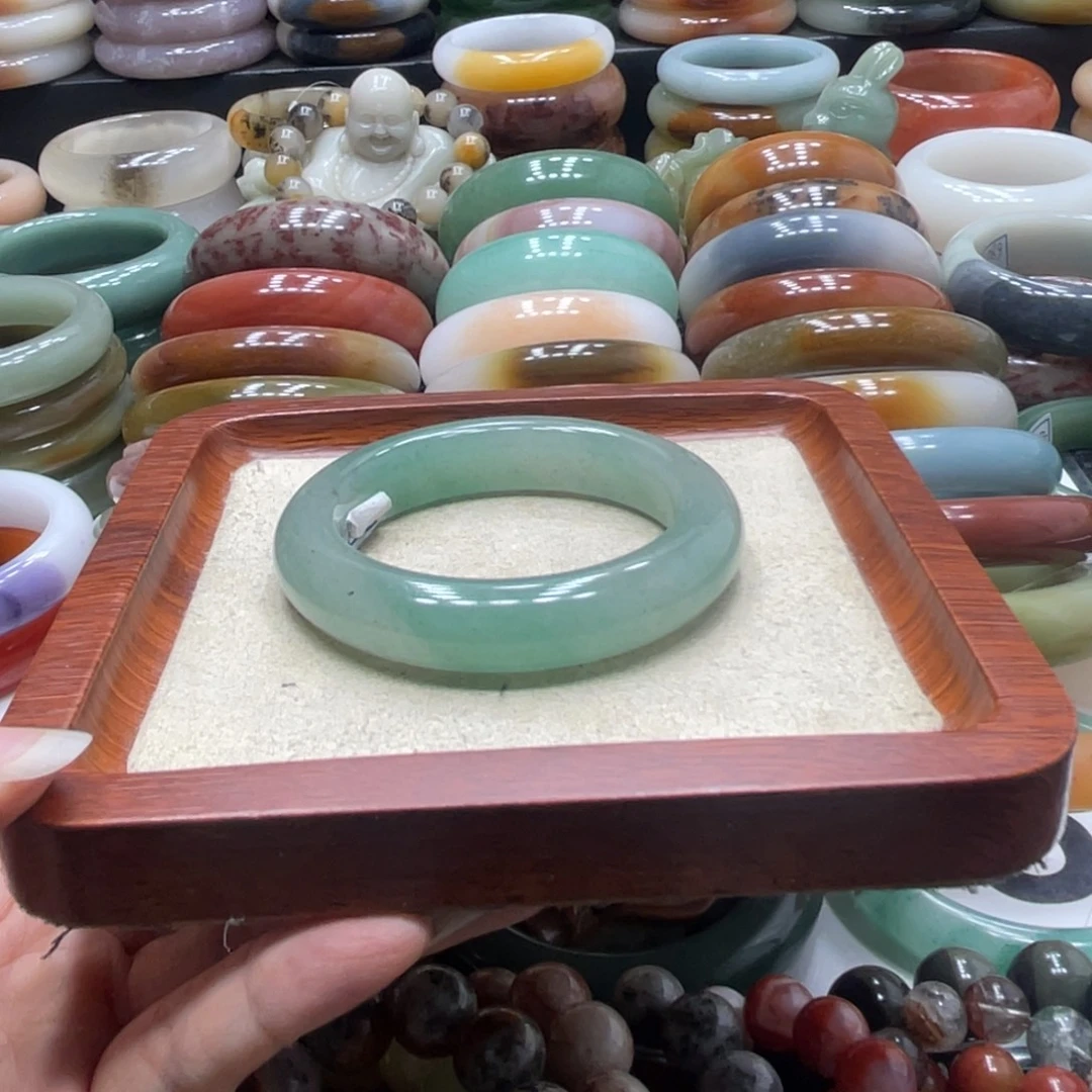 石英岩玉未镶嵌手镯