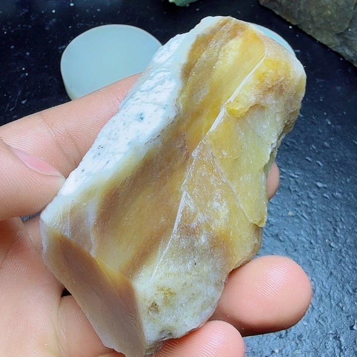 和田玉（糖玉）未镶嵌珠宝奇石