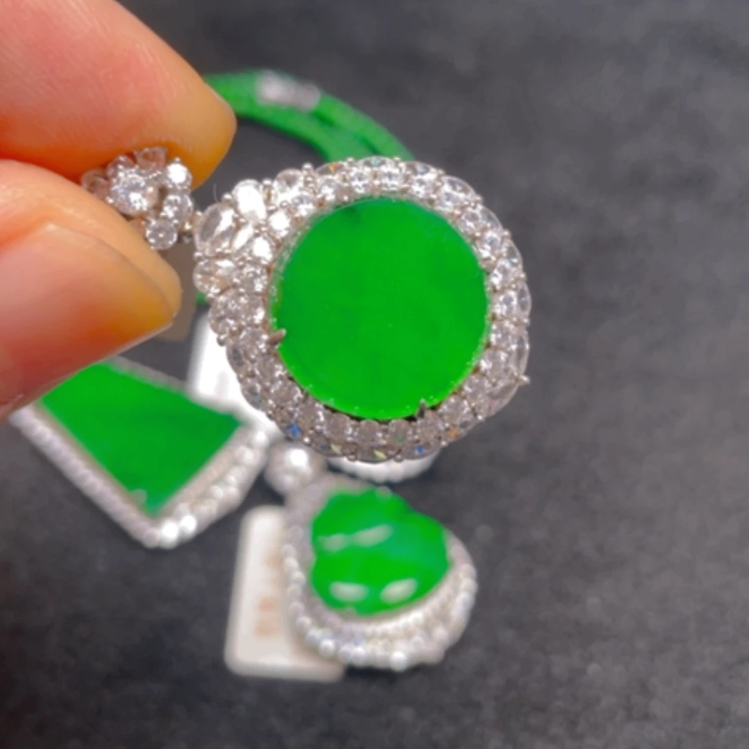 【闪购商品】颈饰银S925镶嵌翡翠吊坠