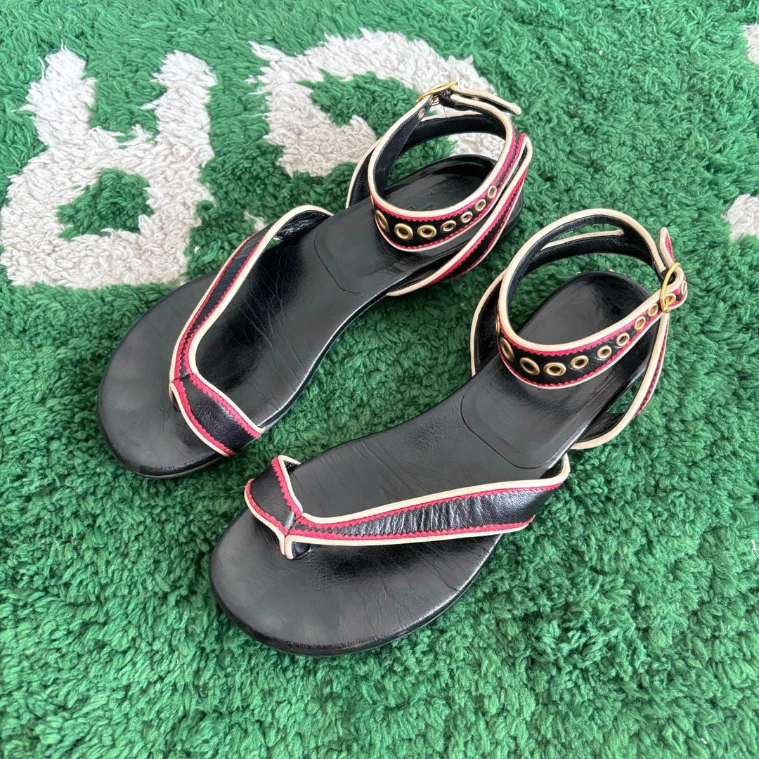 95新 Hermes/爱马仕 环带黑红锁扣平底鞋 35.5码 原盒 ylp1123