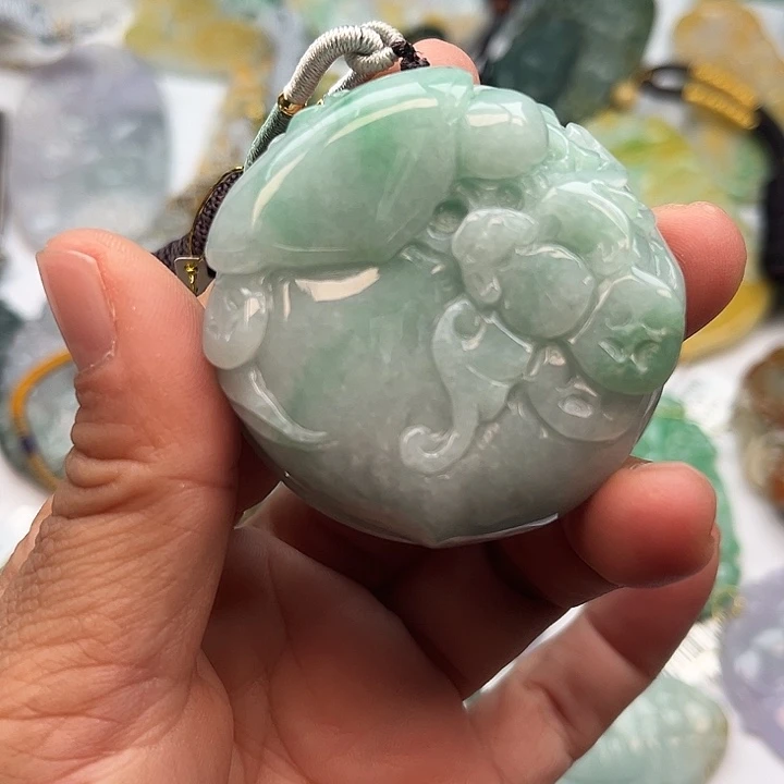 翡翠未镶嵌颈饰挂件