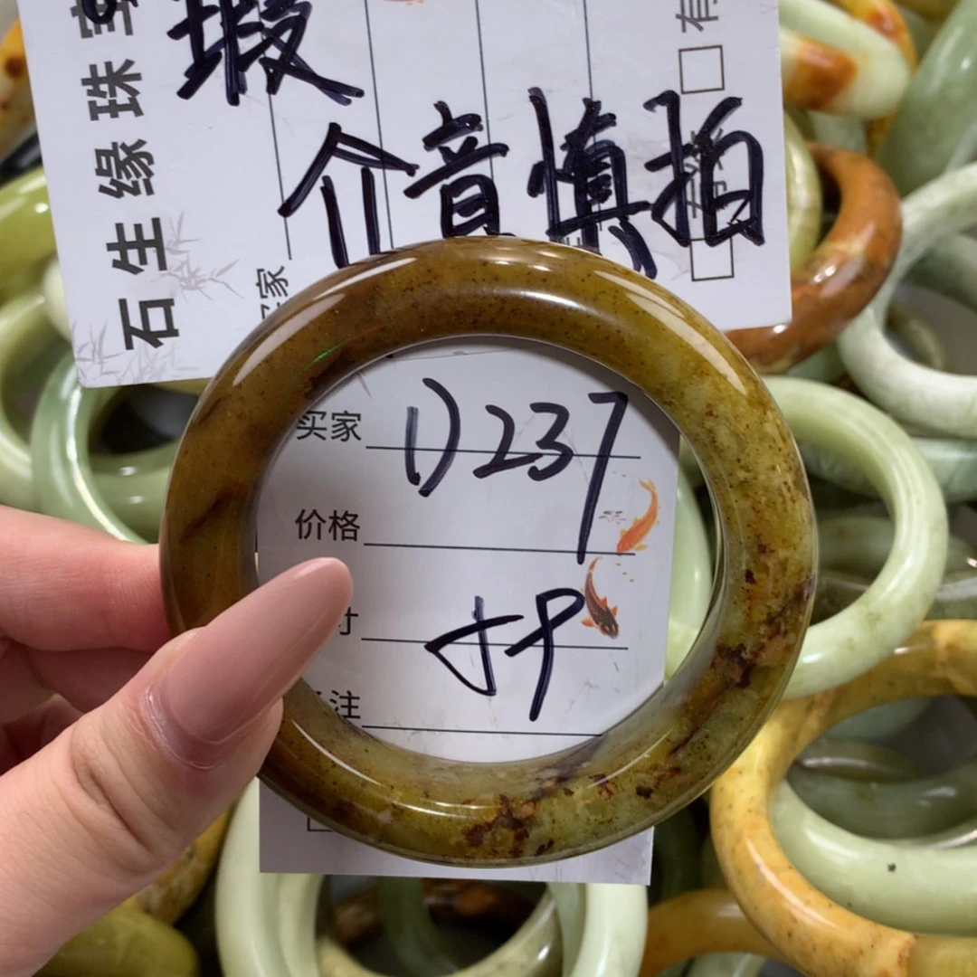 【闪购商品】未镶嵌蛇纹石玉手镯