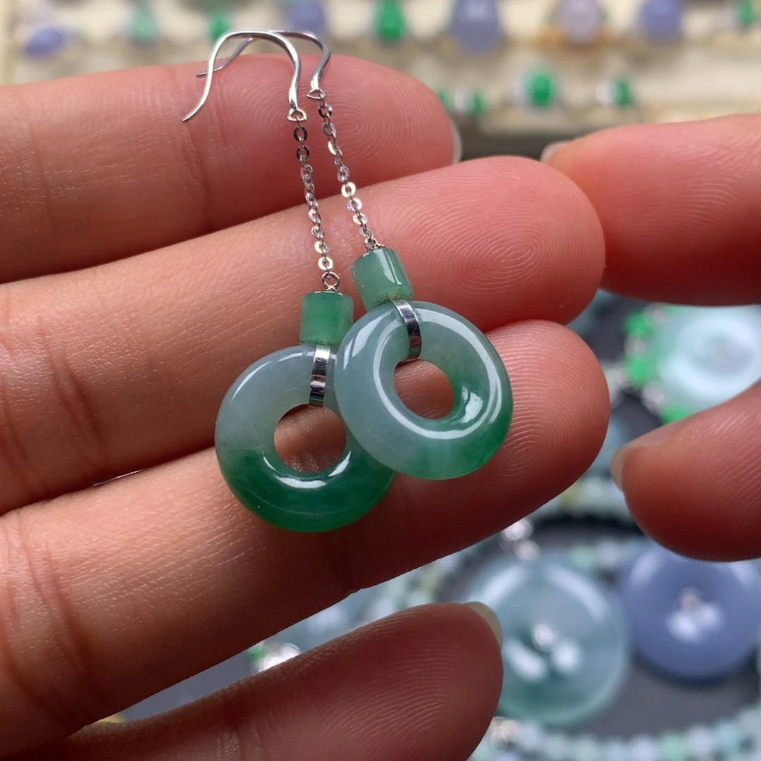 18K金镶嵌翡翠耳饰甜甜圈