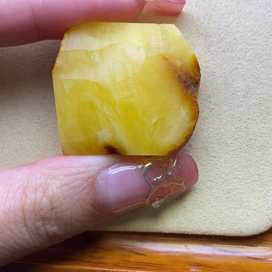 天***翼琥珀未镶嵌珠宝奇石陈