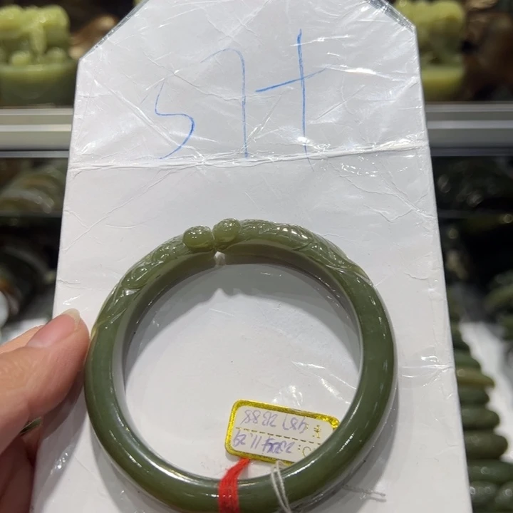 和田玉未镶嵌手镯