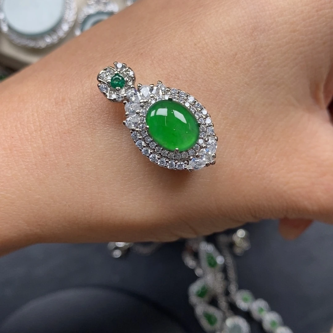 翡翠颈饰未镶嵌翡翠