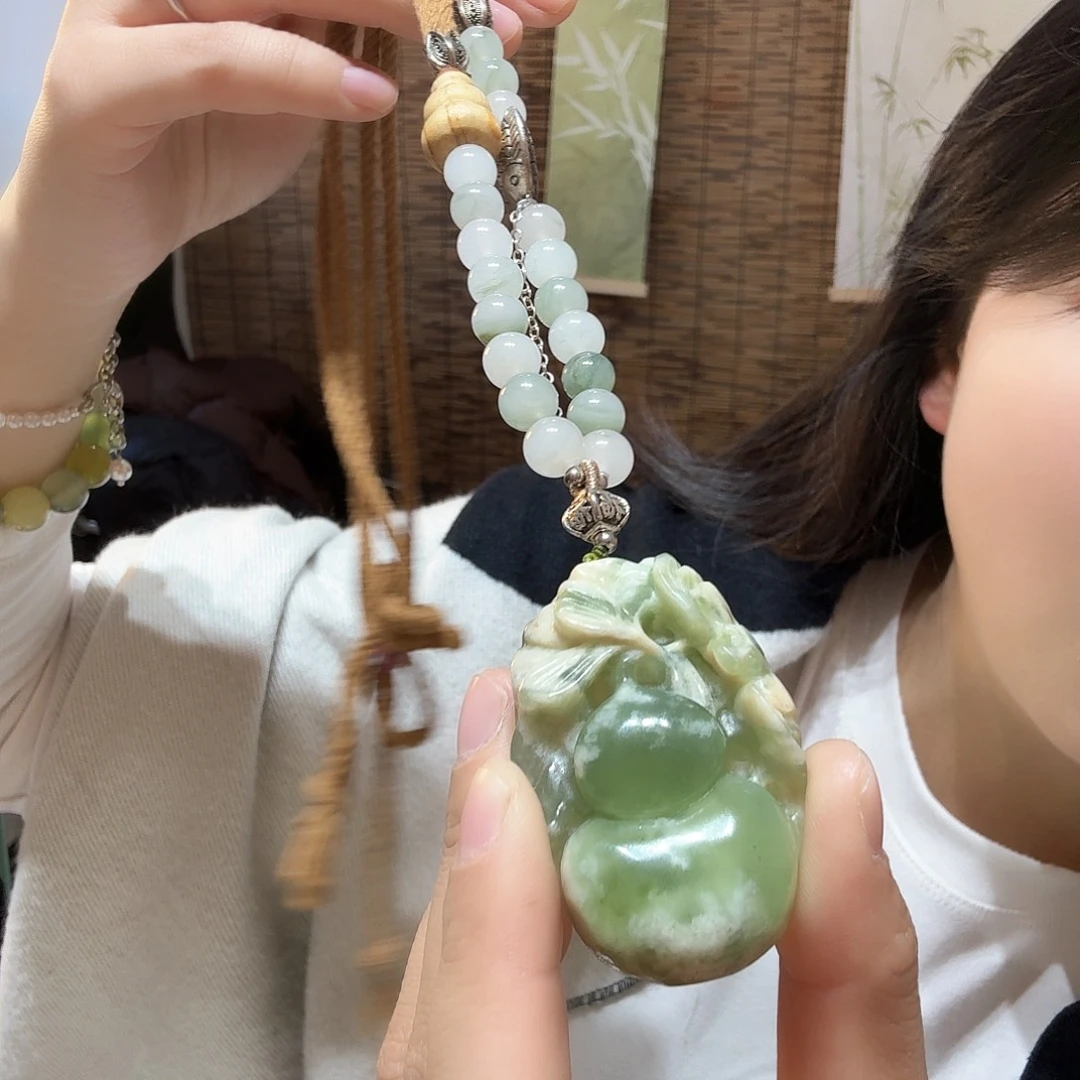 蛇纹石玉未镶嵌颈饰