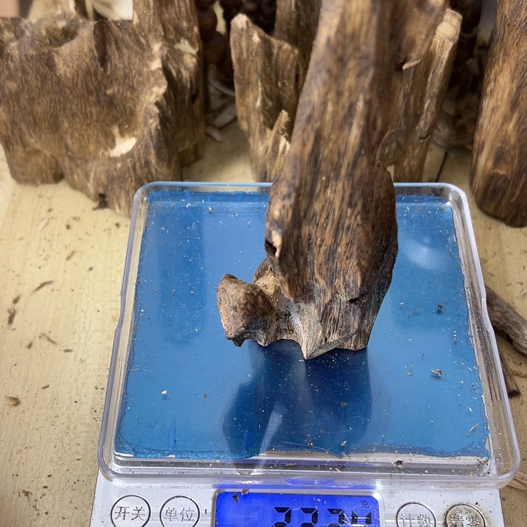 香料绿奇楠虫漏23克透顶绿