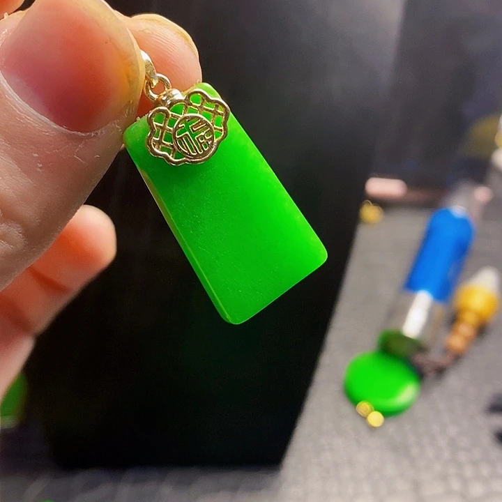 翡翠14K金镶嵌颈饰