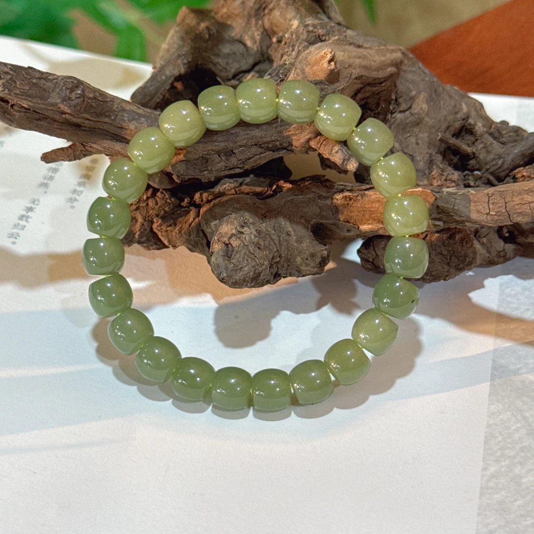 《小猪甄选》和田玉直切湖水绿8*9手串多样性发其一