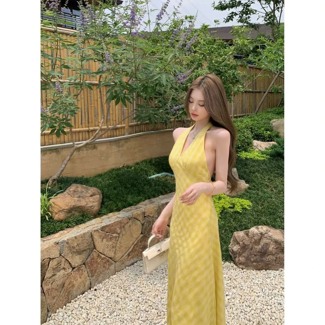 浪漫法式v领挂脖连衣裙女2025夏季新款设计感小众温柔度假风长裙