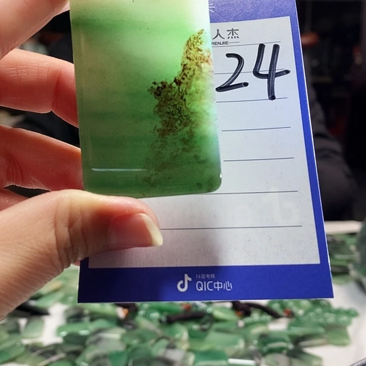 密玉（石英质玉）未镶嵌颈饰