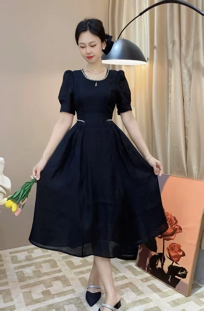 2025新款显瘦收腰气质赫本风小黑裙