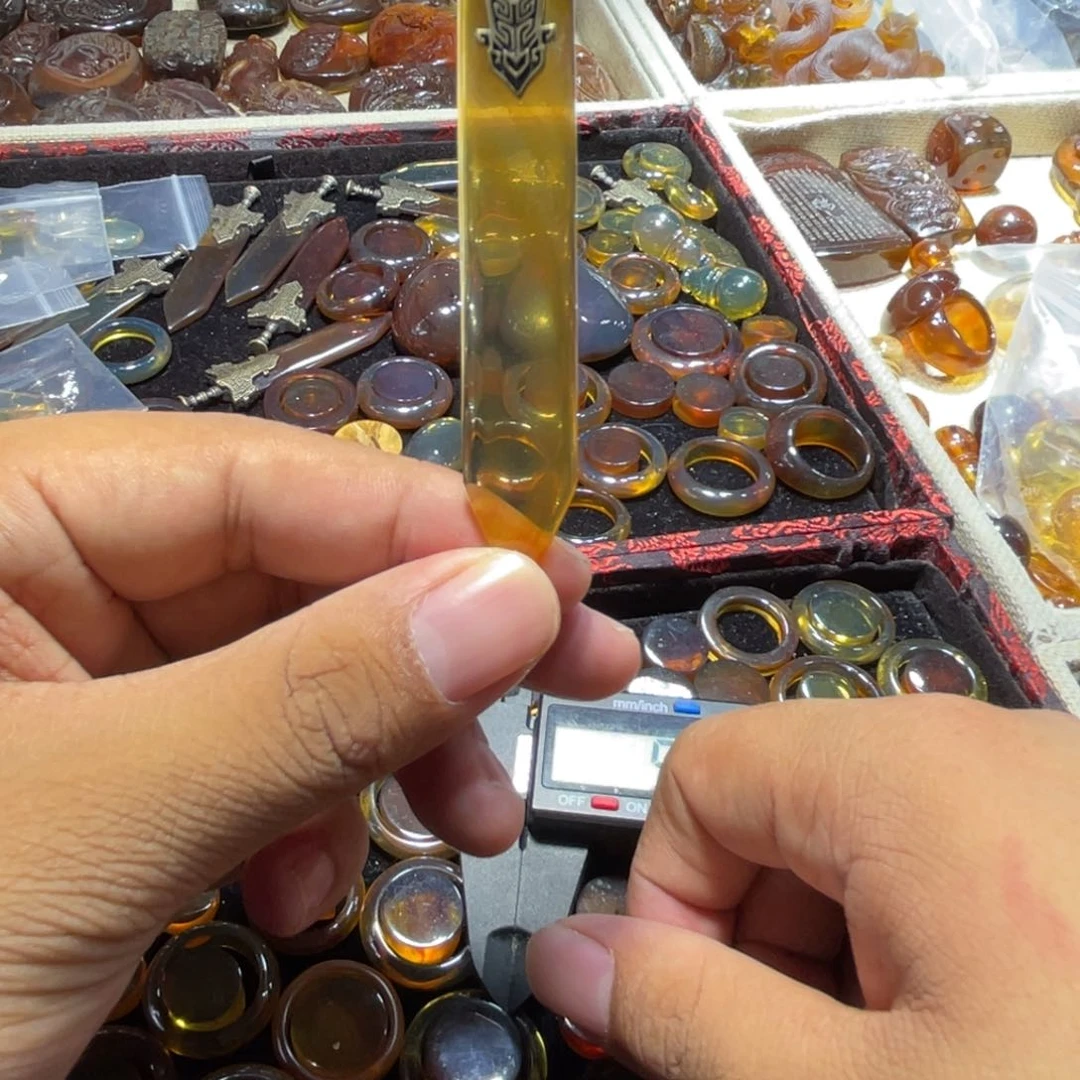 未镶嵌琥珀裸石镶嵌宝剑