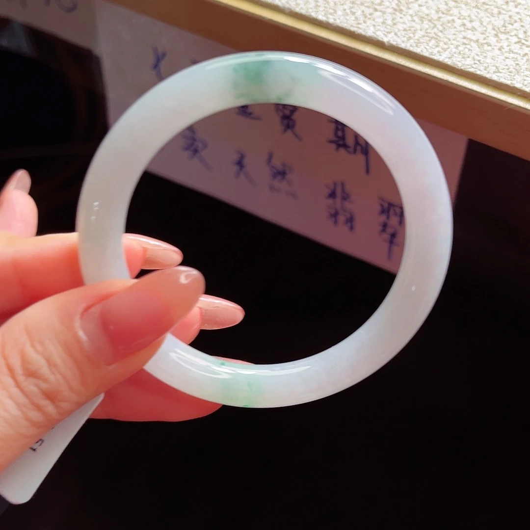 翡翠手镯未镶嵌手镯