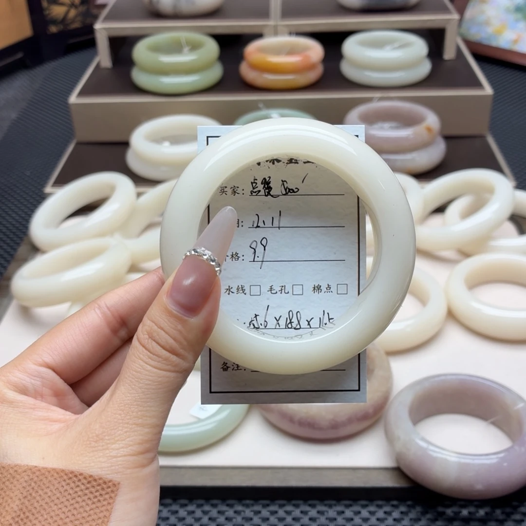 石英岩玉未镶嵌手镯