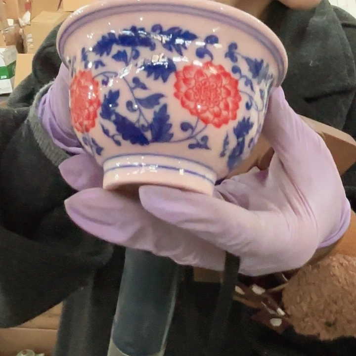 陶摆件景德镇高温陶瓷压手杯缠枝莲红希