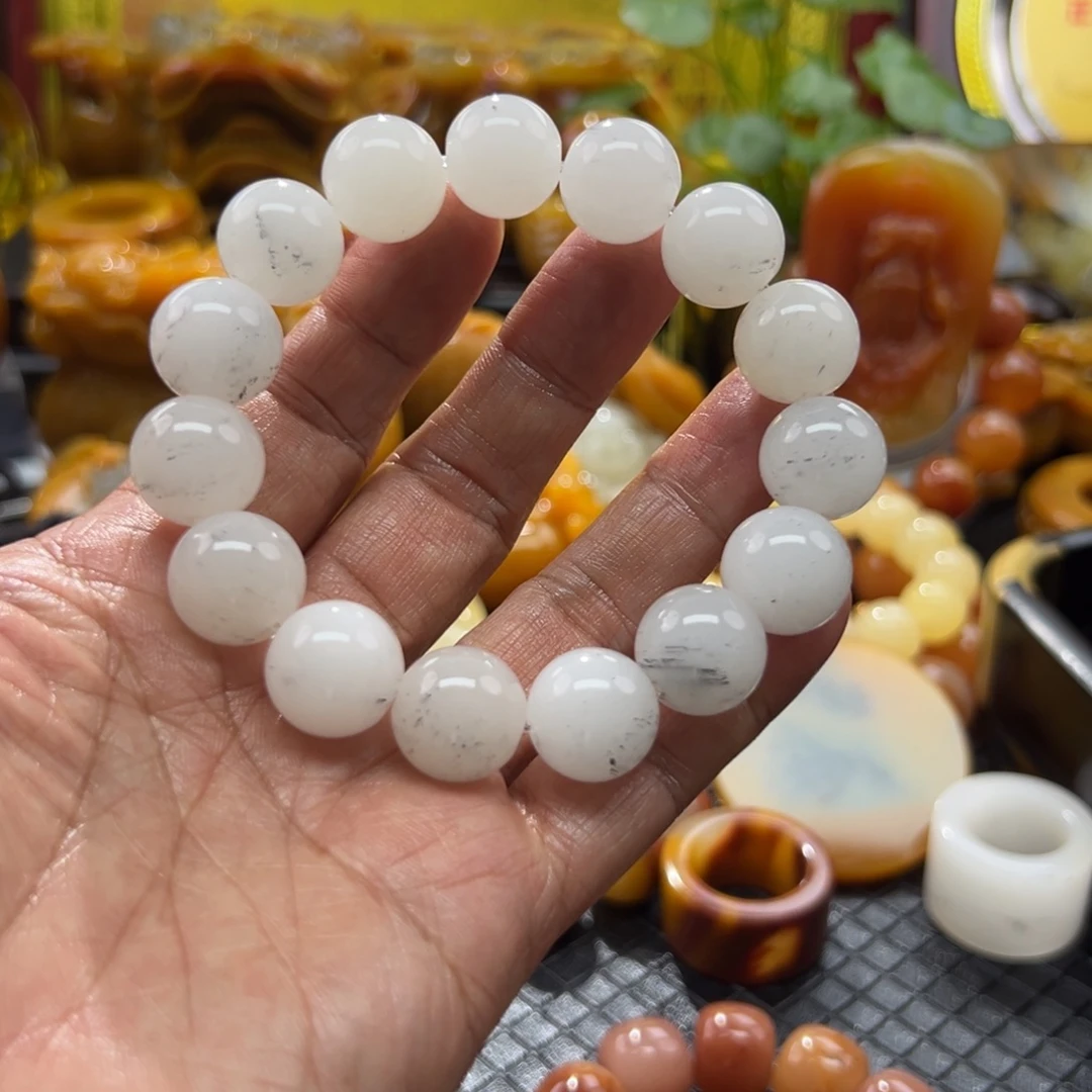 石英质玉未镶嵌颈饰