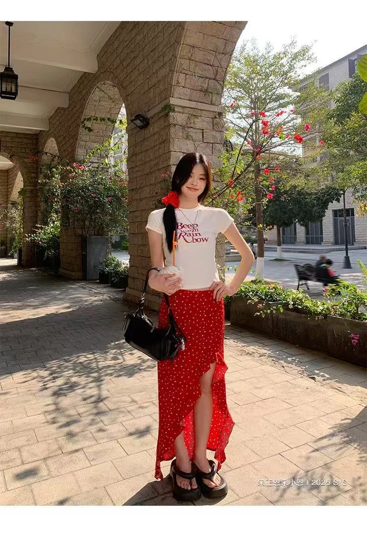 度假风套装夏季字母印花短袖T恤红色碎花开叉半身裙女气质两件套
