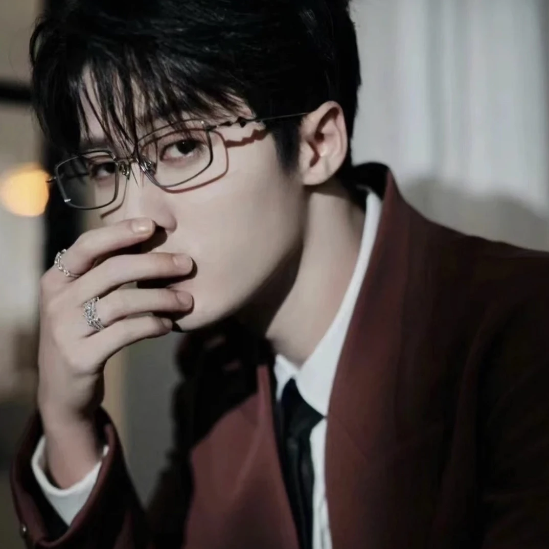 轻奢眼镜明星同款钛合金超轻8g防蓝光素颜眼镜直播同价