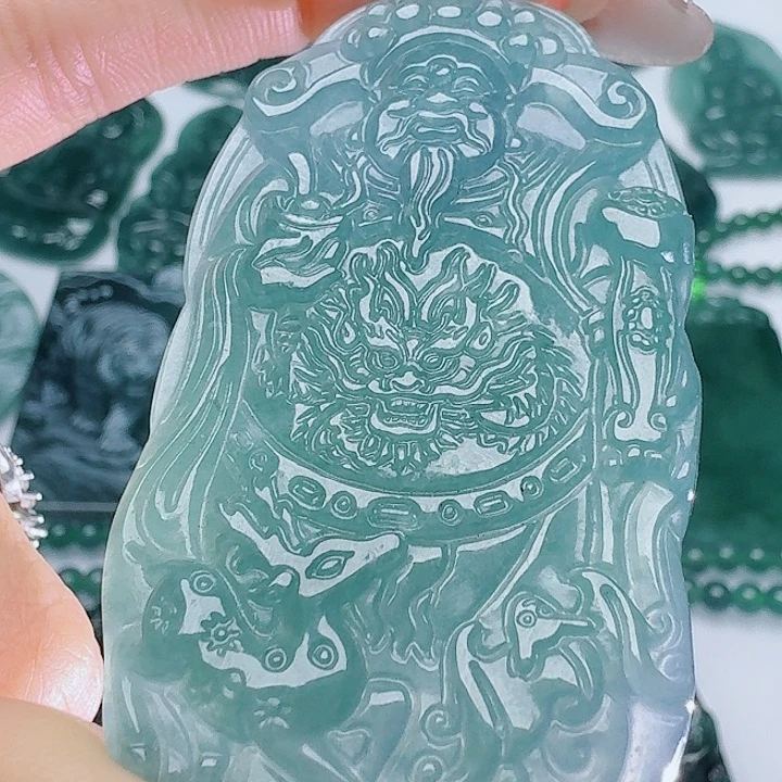 翡翠未镶嵌颈饰多样性发其一