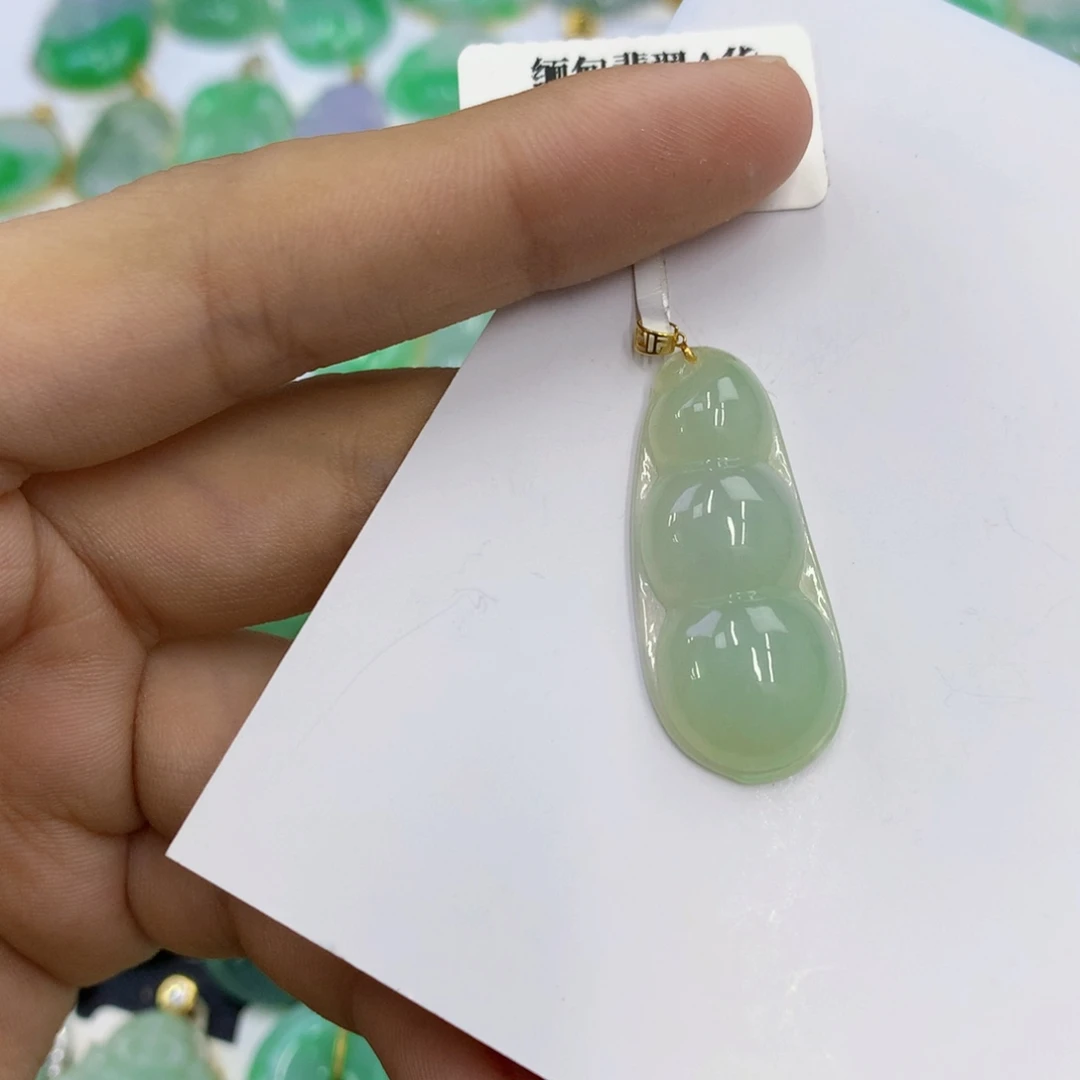翡翠18K金镶嵌颈饰翡翠
